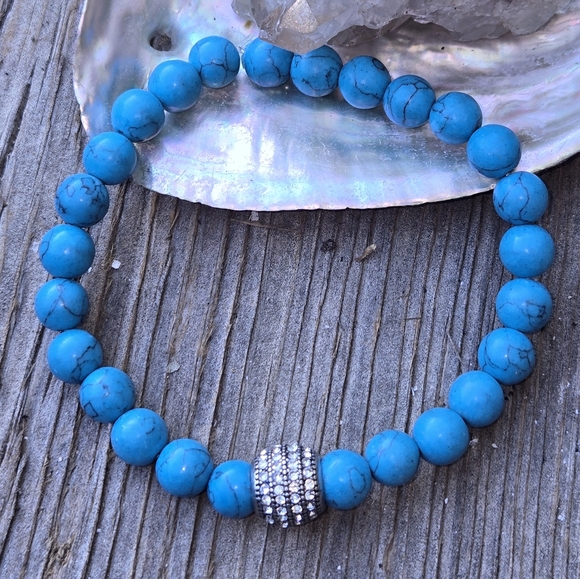 Reconstituted turquoise stretchy bracelet with one accent bead - Picture 2 of 4